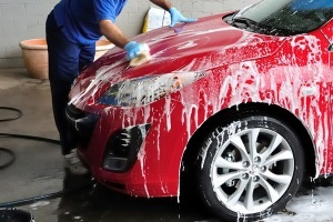 Можно ли мыть машину на улице?